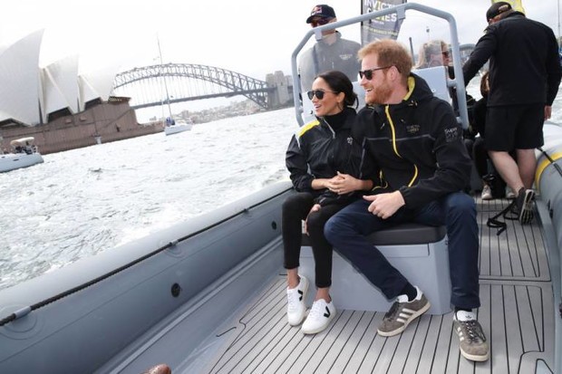 Meghan Markle w sneakersach Veja.