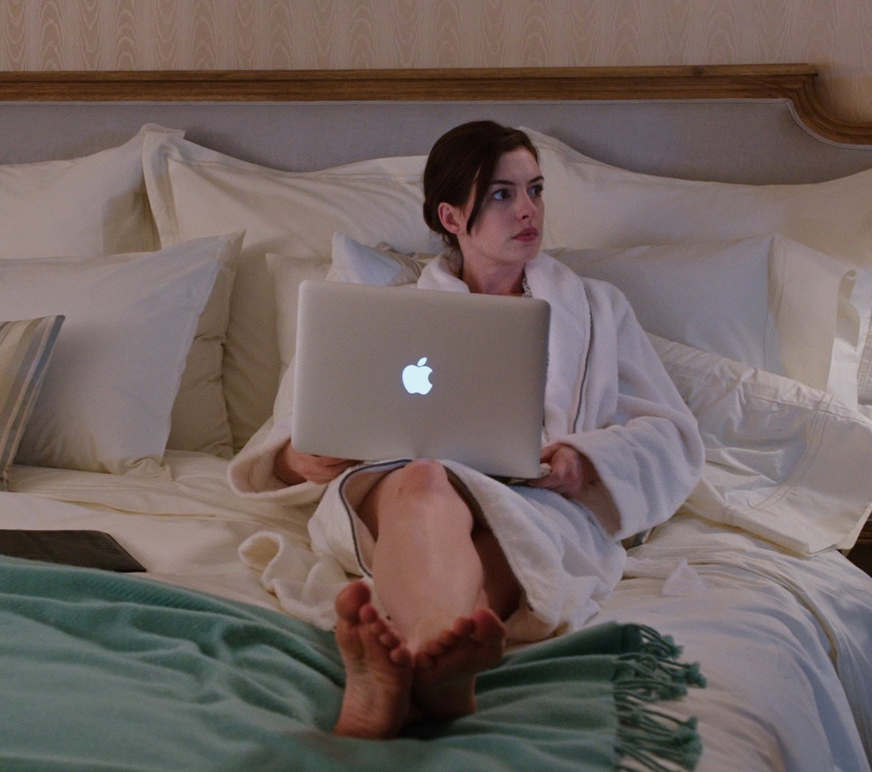 Anne-Hathaway-Feet-4742457
