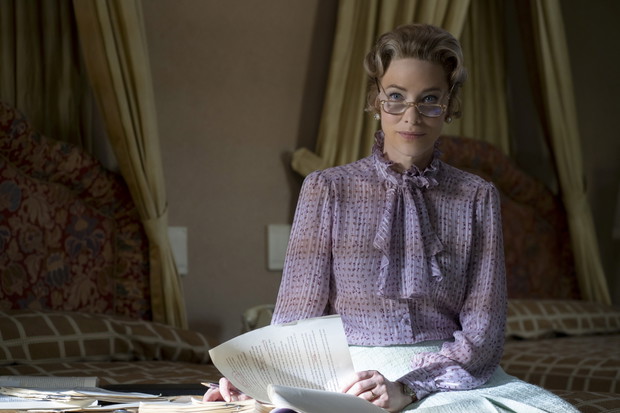 Cate Blanchett wciela się w nim w postać słynnej amerykańskiej konserwatywnej działaczki politycznej, Phyllis Schlafly.