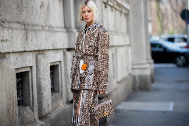 Skórzana spódnica – stylizacje street style.