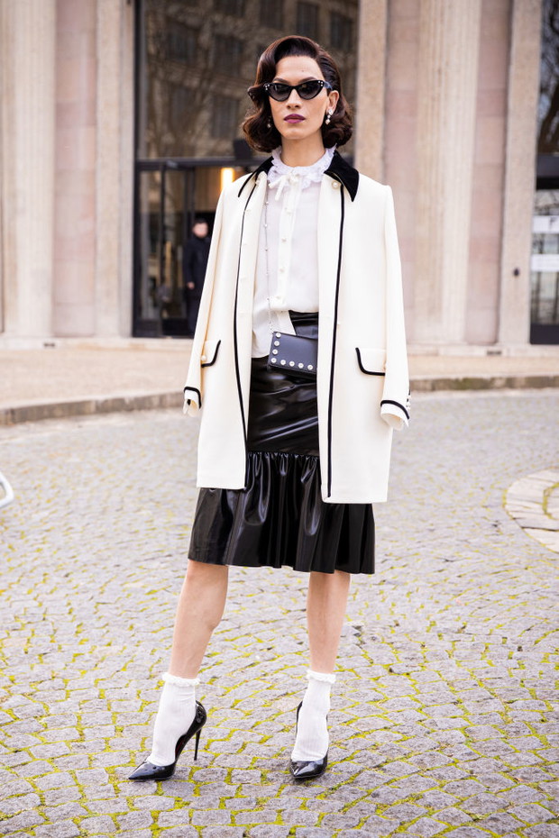 Skórzana spódnica – stylizacje street style.