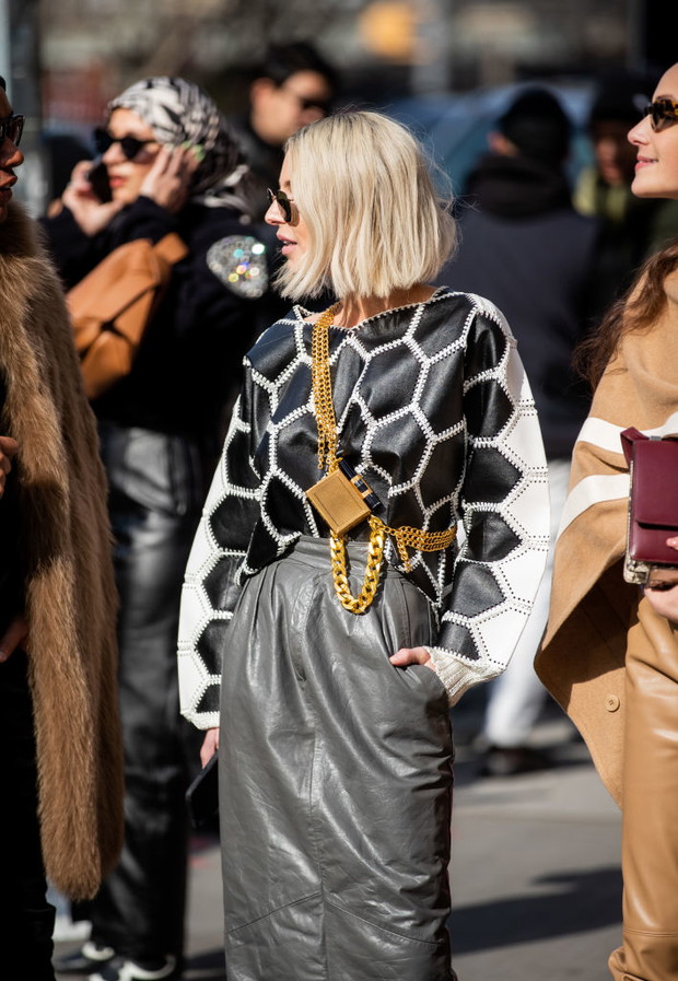 Skórzana spódnica – stylizacje street style.