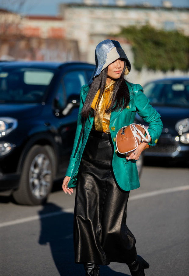 Skórzana spódnica – stylizacje street style.