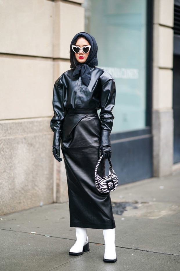 Skórzana spódnica – stylizacje street style.