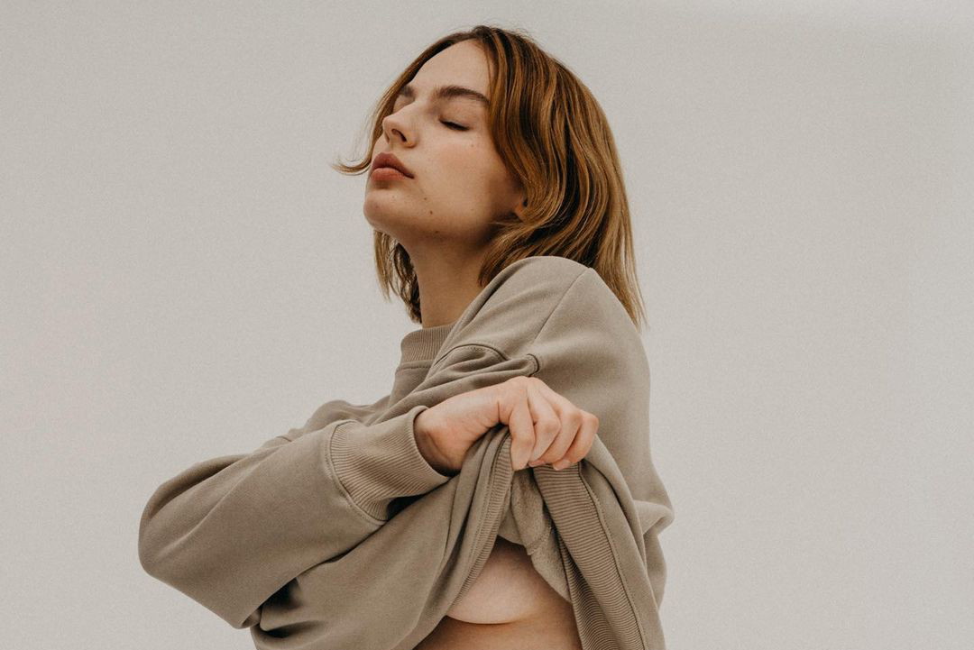 Slow fashion: ratuje planetę i szafę. Jak kupować mniej ubrań?