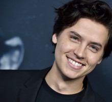 Cole Sprouse zmienił się nie do poznania! Fanki nie są zachwycone