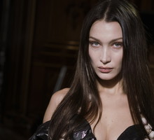 Bella Hadid na backstage'u pokazu Vivienne Westwood