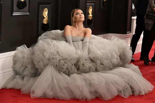 Ariana Grande i Dalton Gomez są parą. Dowód? Teledysk do piosenki „Stuck with U”, którą piosenkarka nagrała z Justinem Bieberem!
