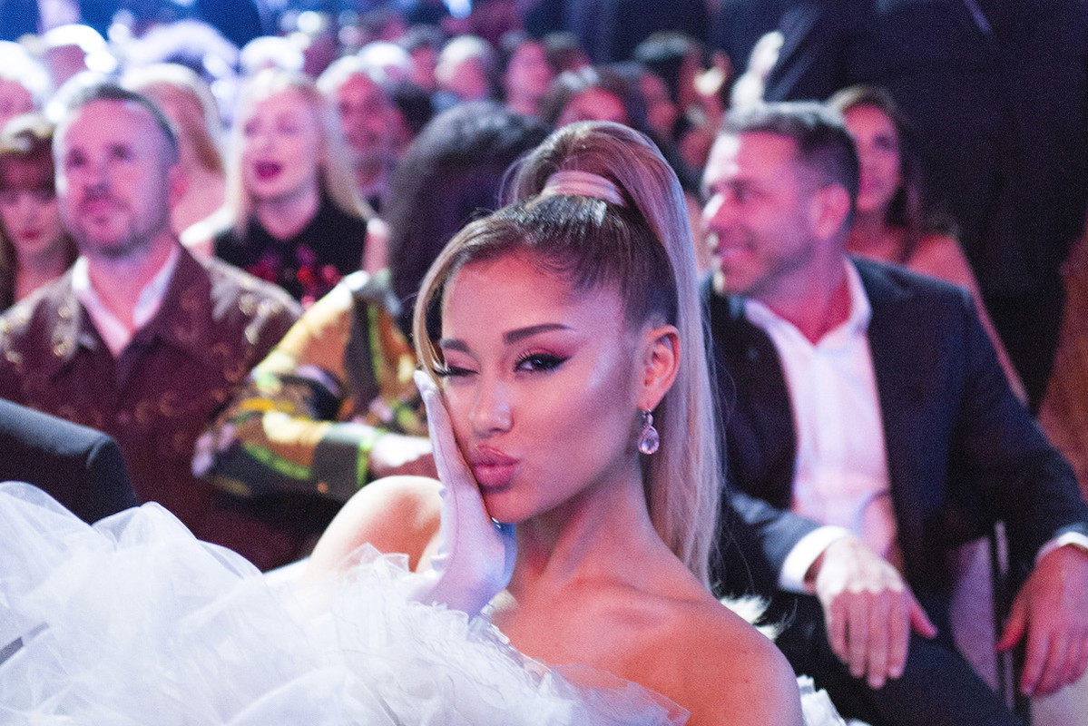 Ariana Grande i Dalton Gomez są parą. Dowód? Teledysk do piosenki „Stuck with U”, którą piosenkarka nagrała z Justinem Bieberem!