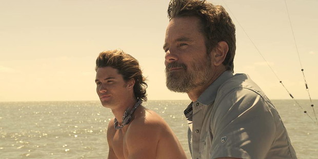 „Outer Banks” – Chase Stokes i Charles Esten
