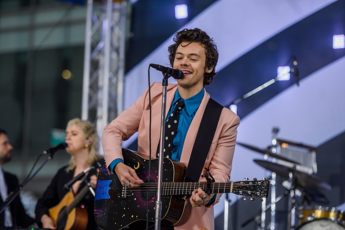 Fani odkryli świecę, która pachnie jak... Harry Styles!