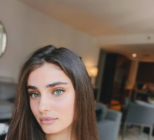 Taylor Hill wygląda zupełnie inaczej niż zwykle! O tym zdjęciu aniołka Victoria's Secret mówią dziś wszyscy