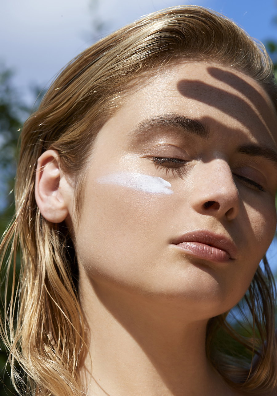 Kremy SPF – najlepsze kremy z ochroną przeciwsłoneczną polecają redaktorki Glamour.pl i makijażystka Iza Kućmierowska