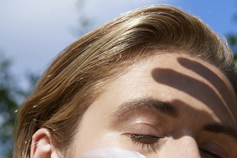 Kremy SPF – najlepsze kremy z ochroną przeciwsłoneczną polecają redaktorki Glamour.pl i makijażystka Iza Kućmierowska