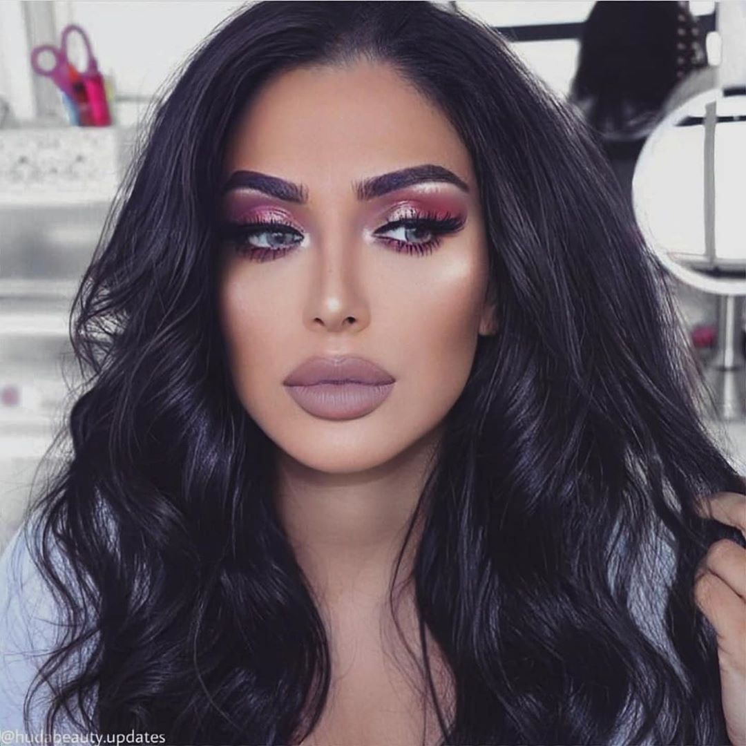 Ten tusz do rzęs to ulubiona mascara Hudy Kattan. Chociaż na co dzień dokleja sobie sztuczne rzęsy, uważa, że ten tusz może je zastąpić