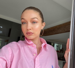 Ten korektor to sekret perfekcyjnej cery Gigi Hadid. Tuszuje cienie pod oczami i niedoskonałości, a do tego jest niedrogi!