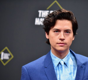 Cole Sprouse został aresztowany podczas protestu Black Lives Matter w Santa Monica!