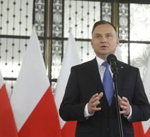 Prezydent Andrzej Duda podpisał Kartę Rodziny. Jeden z punktów mówi o „ochronie dzieci przed ideologią LGBT”