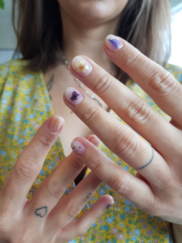 Trendy 2020: łąka na paznokciach