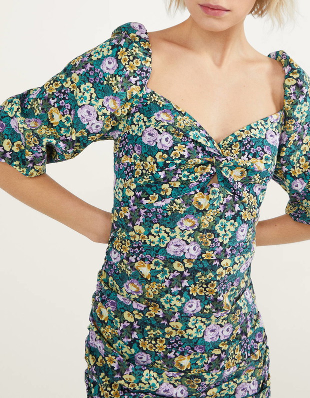 Sukienka podkreślająca talię, Bershka, 89,90 zł