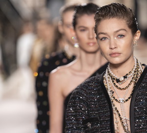 Gigi Hadid właśnie spełniła swoje największe zawodowe marzenie – wzięła udział w kampanii Chanel!