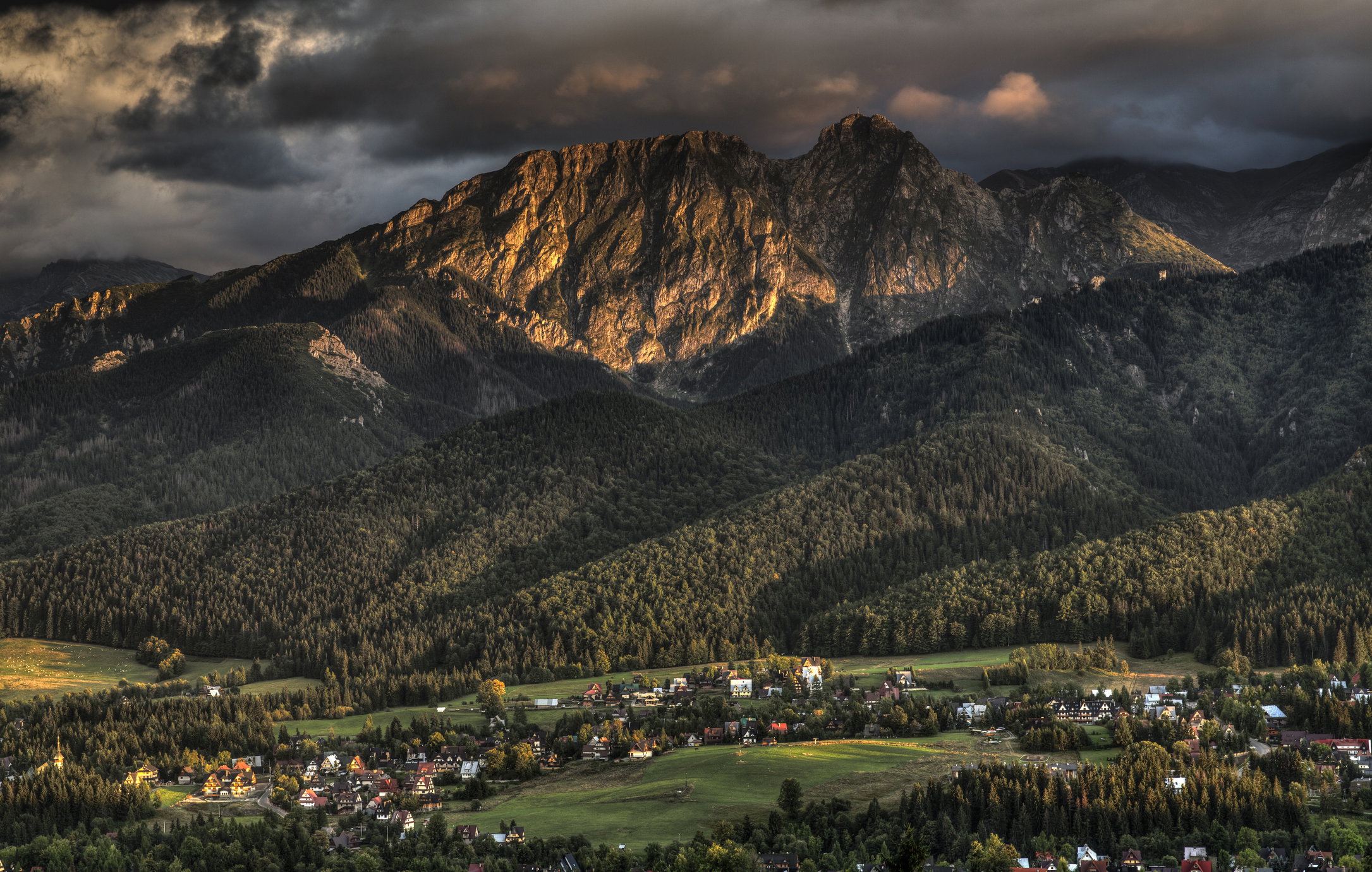 Zakopane – co warto zobaczyć i gdzie dobrze zjeść? Te miejsca musicie odwiedzić podczas urlopu w górach