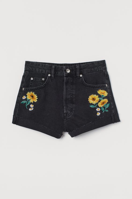 Jeansowe szorty z haftem, H&M, 99,90 zł
