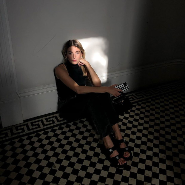 Sandałki Chanel – najmodniejsze sandałki na lato 2020 na Instagramie nosi m.in. Camille Charriere.