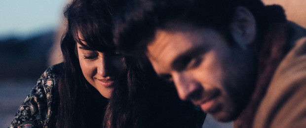Shailene Woodley i Sebastian Stan, kadr z filmu „Coś się kończy, coś zaczyna”
