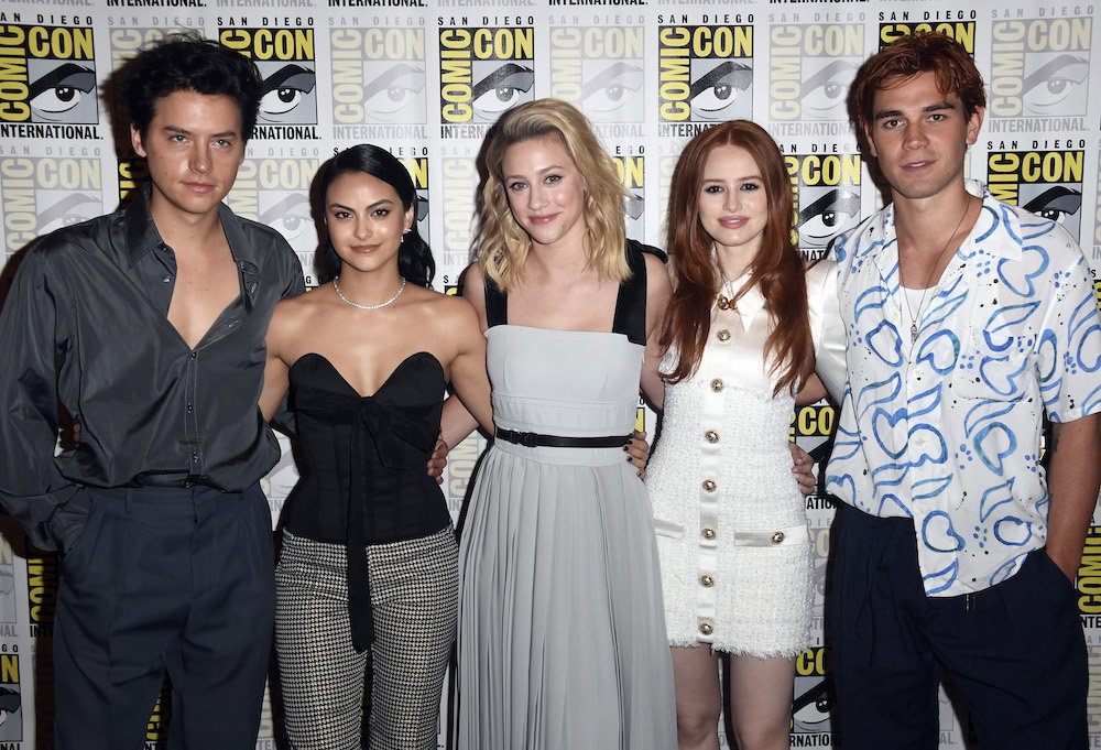 Ile zarabiają aktorzy z „Riverdale”? Wiemy, jakie stawki mają Cole Sprouse, Lili Reinhart, KJ Apa i inni!