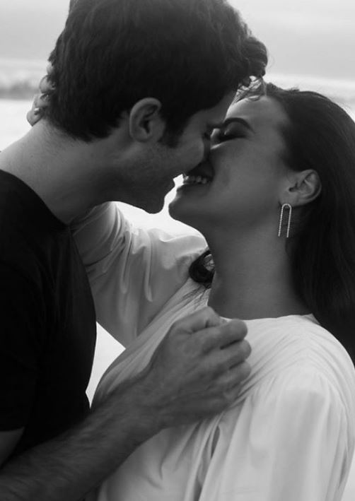 Demi Lovato i Max Ehrich zaręczyli się na plaży w Malibu