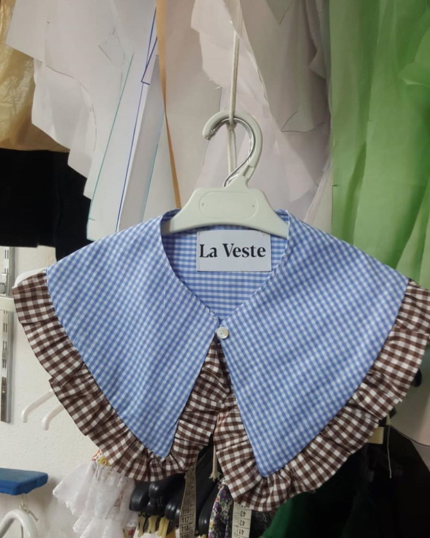 Doczepiany kołnierzyk La Veste, wybór Blanki Blanca Miró.