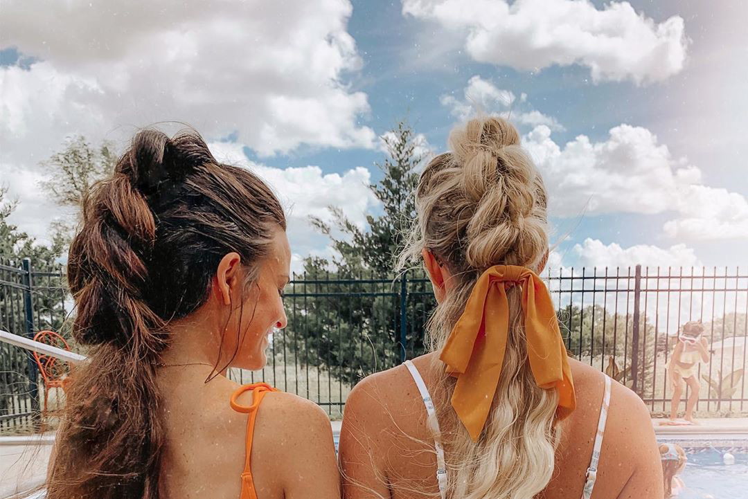 Modne fryzury na lato 2020: Bubble braids – najprostsze do zrobienia warkocze podbijają Instagram. Zrobicie je w minutę!