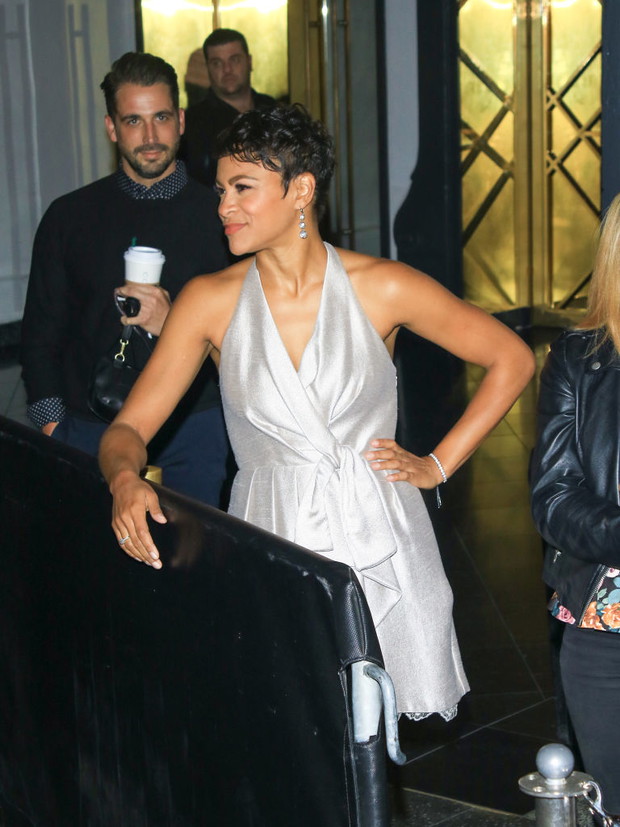 Pixie cut i Carly Hudges.