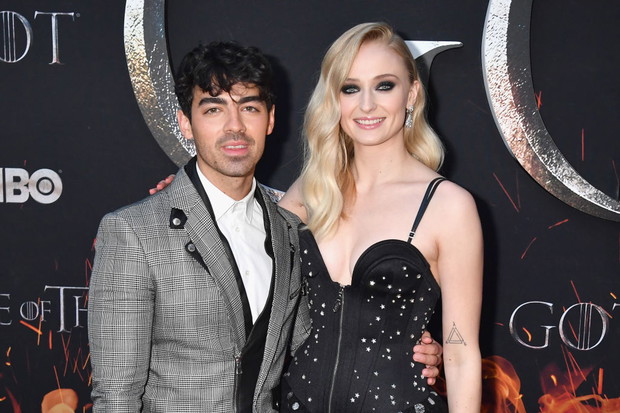 Sophie Turner i Joe Jonas zostali rodzicami w ubiegłą środę!
