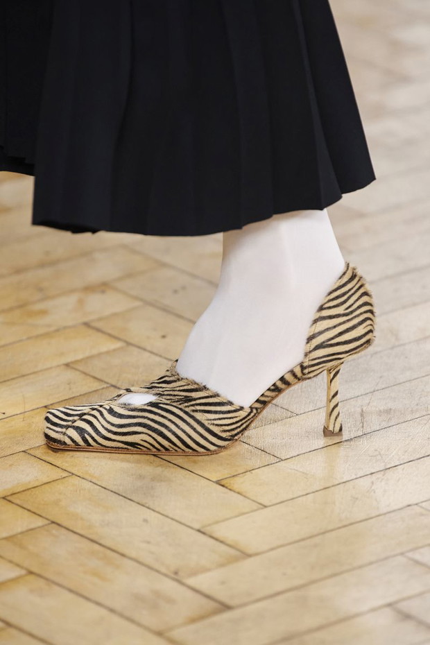 Trendy jesień-zima 2020/21: Buty w szpic / Awake