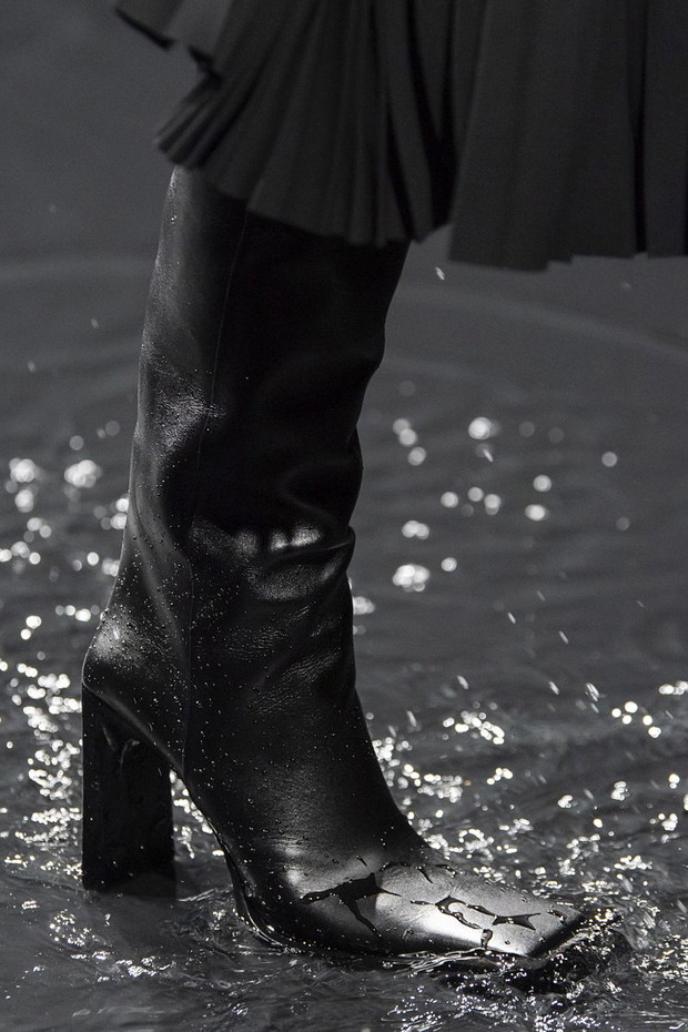 Trendy jesień-zima 2020/21: Buty z kwadratowym noskiem / Balenciaga