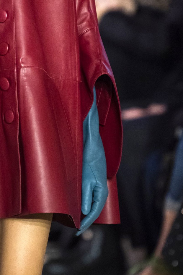 Trendy jesień-zima 2020/21: Długie rękawiczki i peleryny / Lanvin