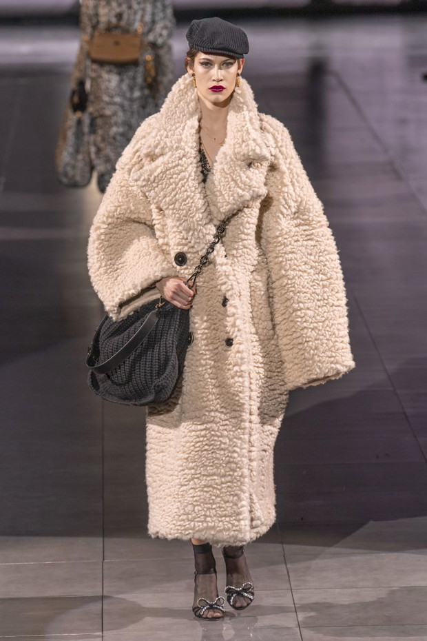 Trendy jesień-zima 2020/21: Płaszcze oversize / Dolce & Gabbana