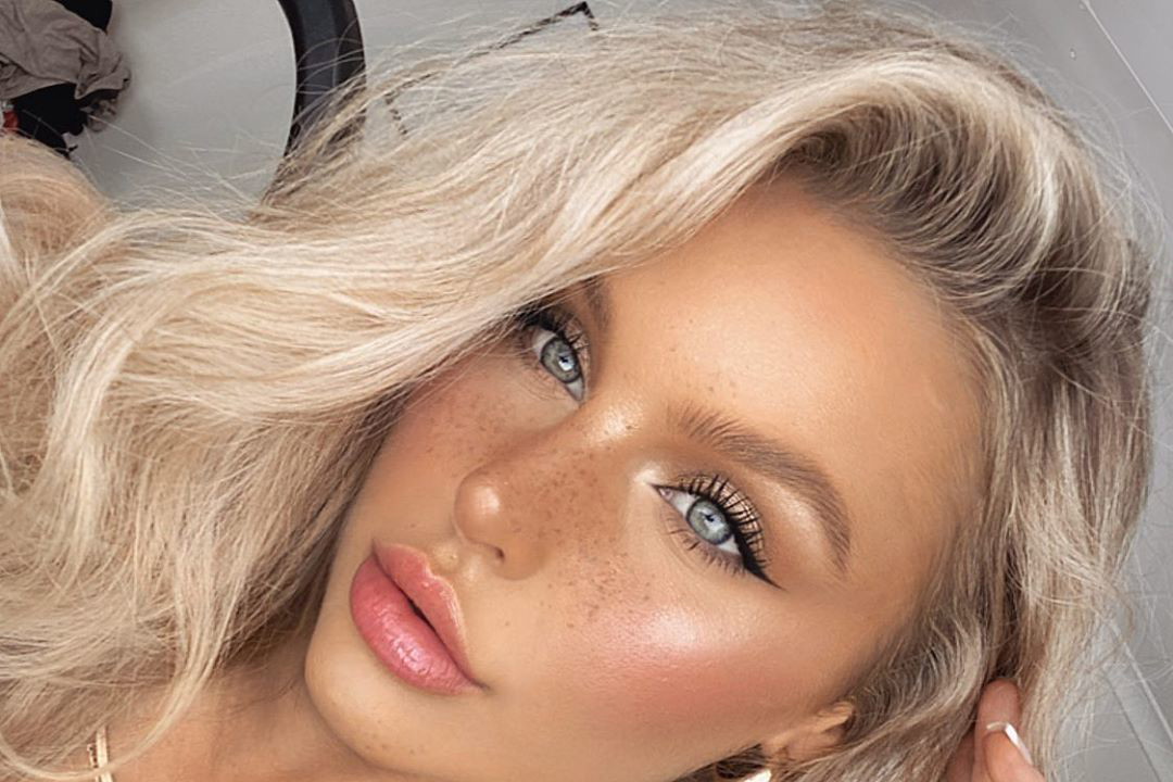 Promienna cera na lato? Dolphin skin – makijażowy trend, który bije rekordy popularności na Instagramie. Podstawą jest pielęgnacja!