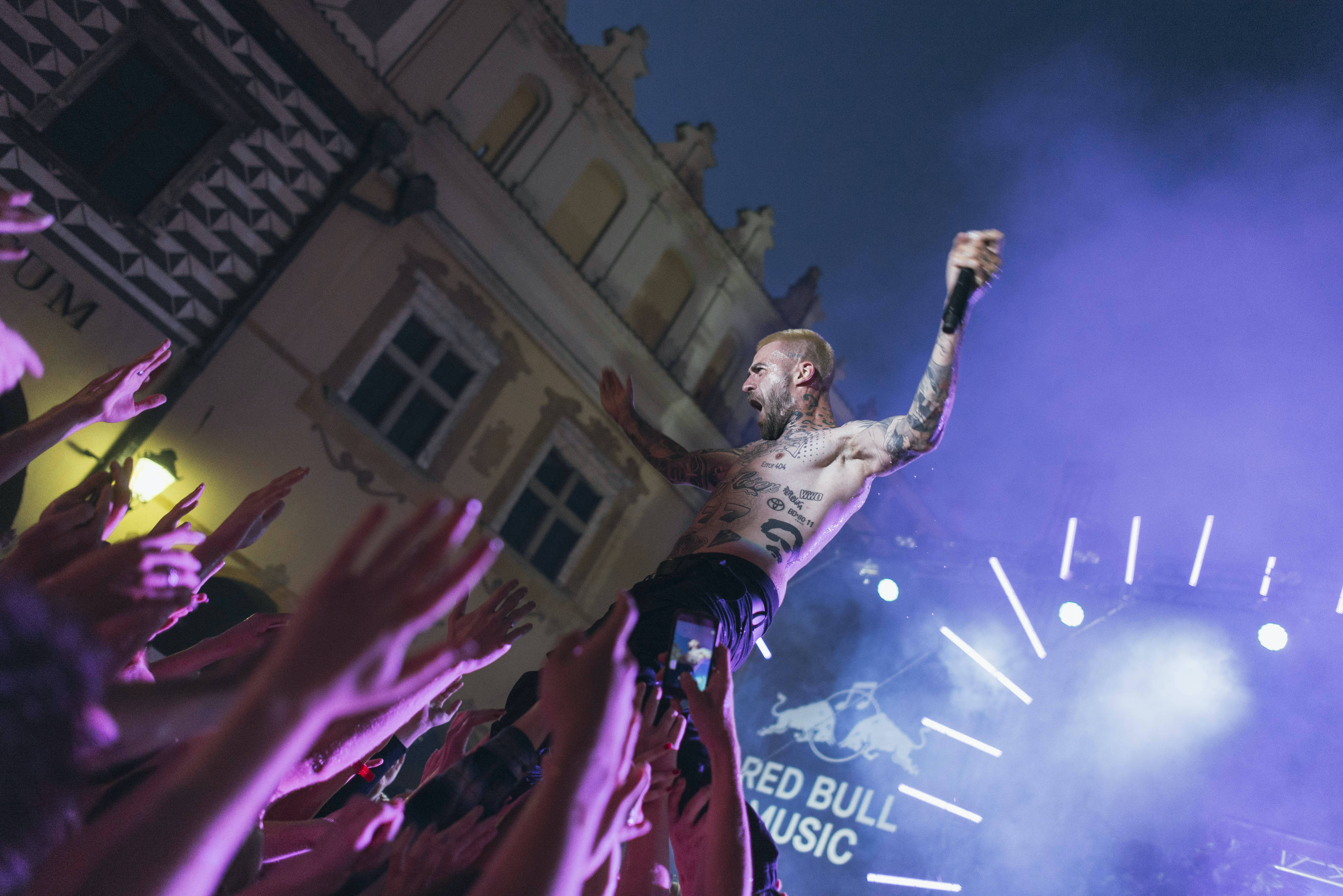 Powstał film dokumentalny o Quebonafide! Mamy zwiastun „Quebonafide: Romantic Psycho Film” i wiemy, kiedy odbędzie się premiera