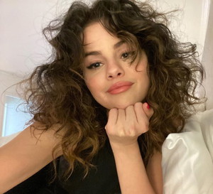 Selena Gomez przerwała milczenie. Artystka zdobyła się na szczere wyznanie o chorobie dwubiegunowej, na którą cierpi