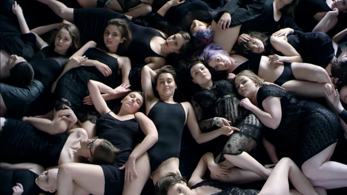 „It’s not about hair” to ciałopozytywna akcja, która normalizuje kobiecie owłosienie. To wideo musi powinien obejrzeć każdy!