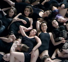 „It’s not about hair” to ciałopozytywna akcja, która normalizuje kobiecie owłosienie. To wideo musi powinien obejrzeć każdy!