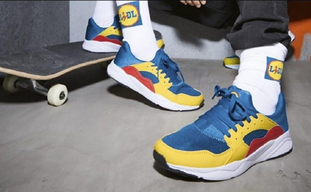 Sneakersy i skarpetki z Lidla, które stały się sprzedażowym hitem.