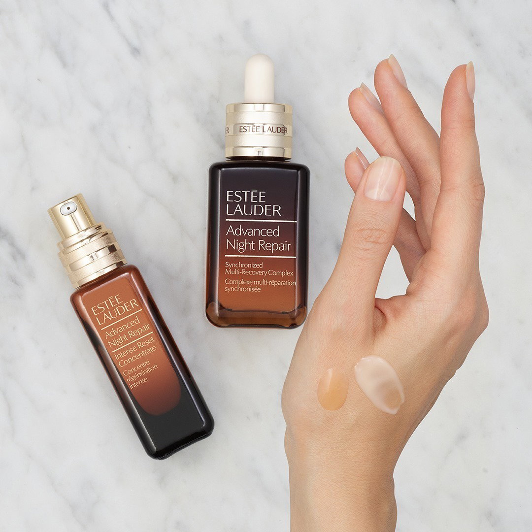 Kosmetyki Estée Lauder teraz kupisz taniej. Wybieramy najlepsze produkty do pielęgnacji na jesień
