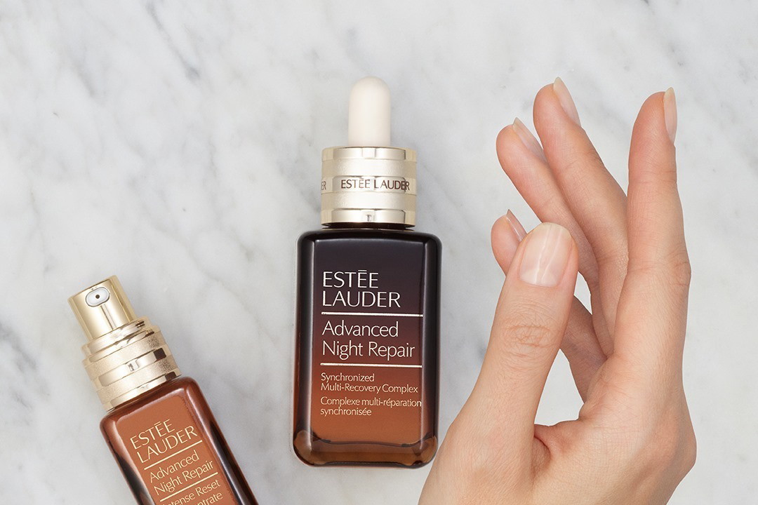 Kosmetyki Estée Lauder teraz kupisz taniej. Wybieramy najlepsze produkty do pielęgnacji na jesień