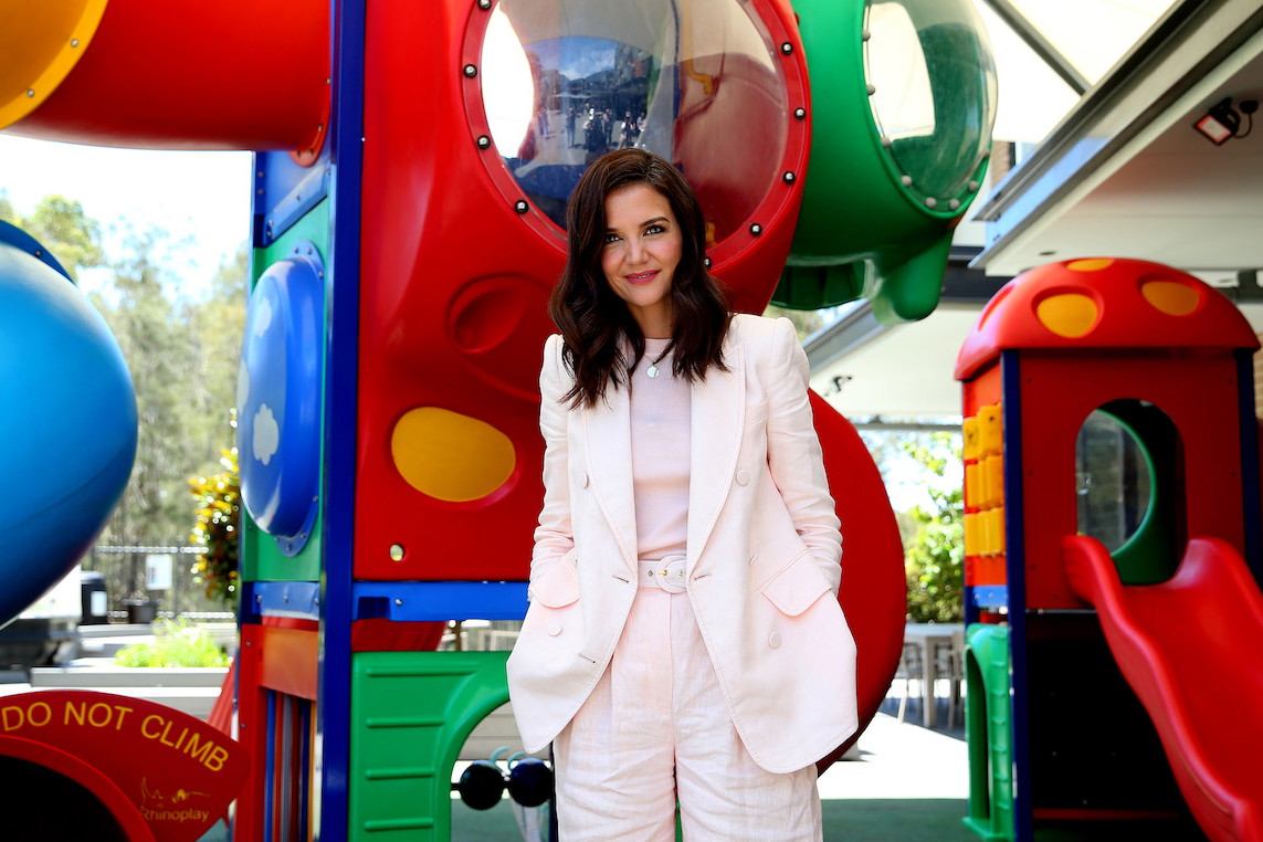 Trendy 2020: Gwarantujemy, że pokochacie stylizacyjny trik Katie Holmes. Wszystko co potrzebne już macie w swojej szafie