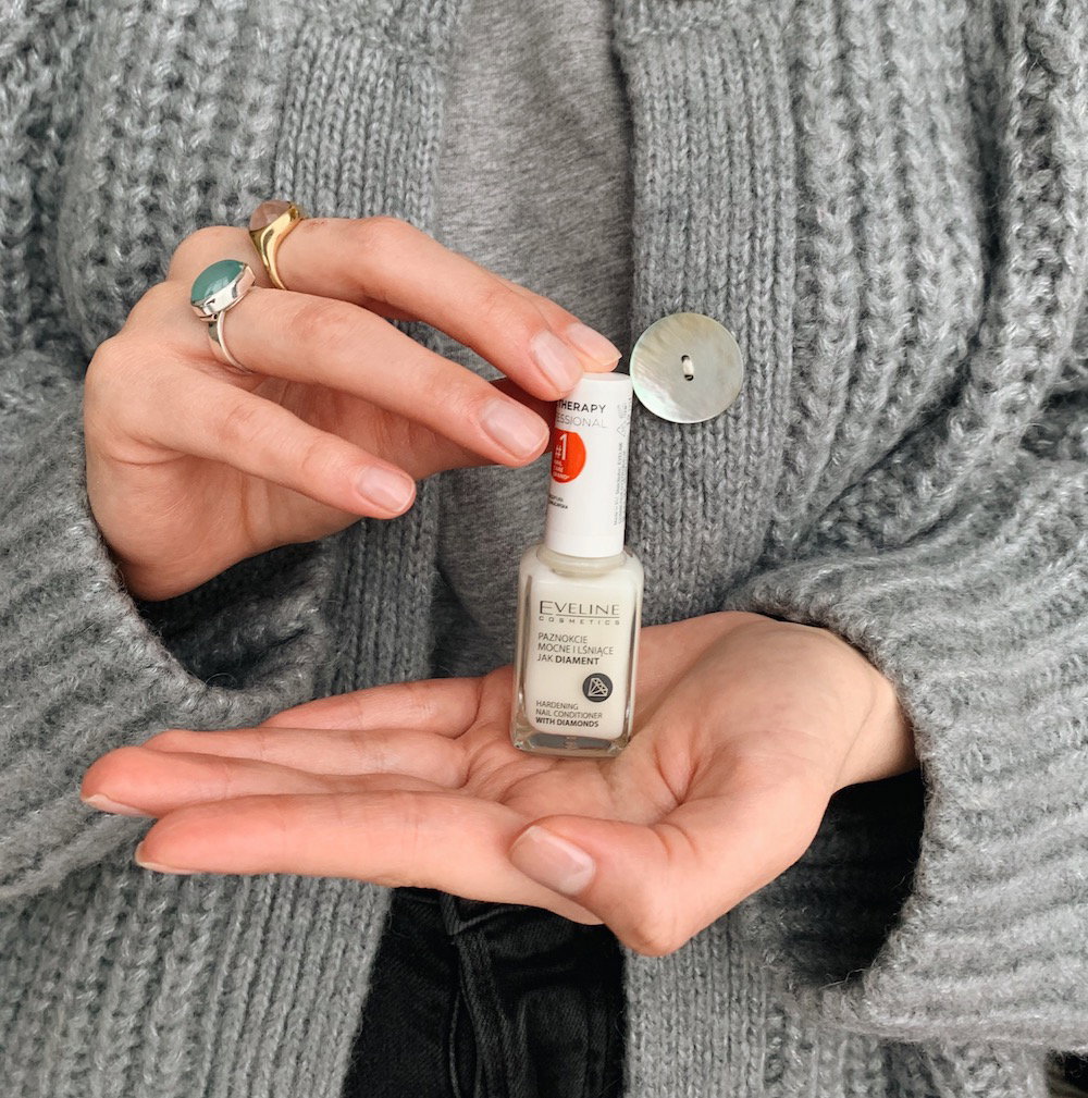 Przetestowałyśmy produkty do paznokci Eveline Cosmetics. Sprawdź, dlaczego nie może zabraknąć ich w Twojej kosmetyczce [TEST REDAKCYJNY]