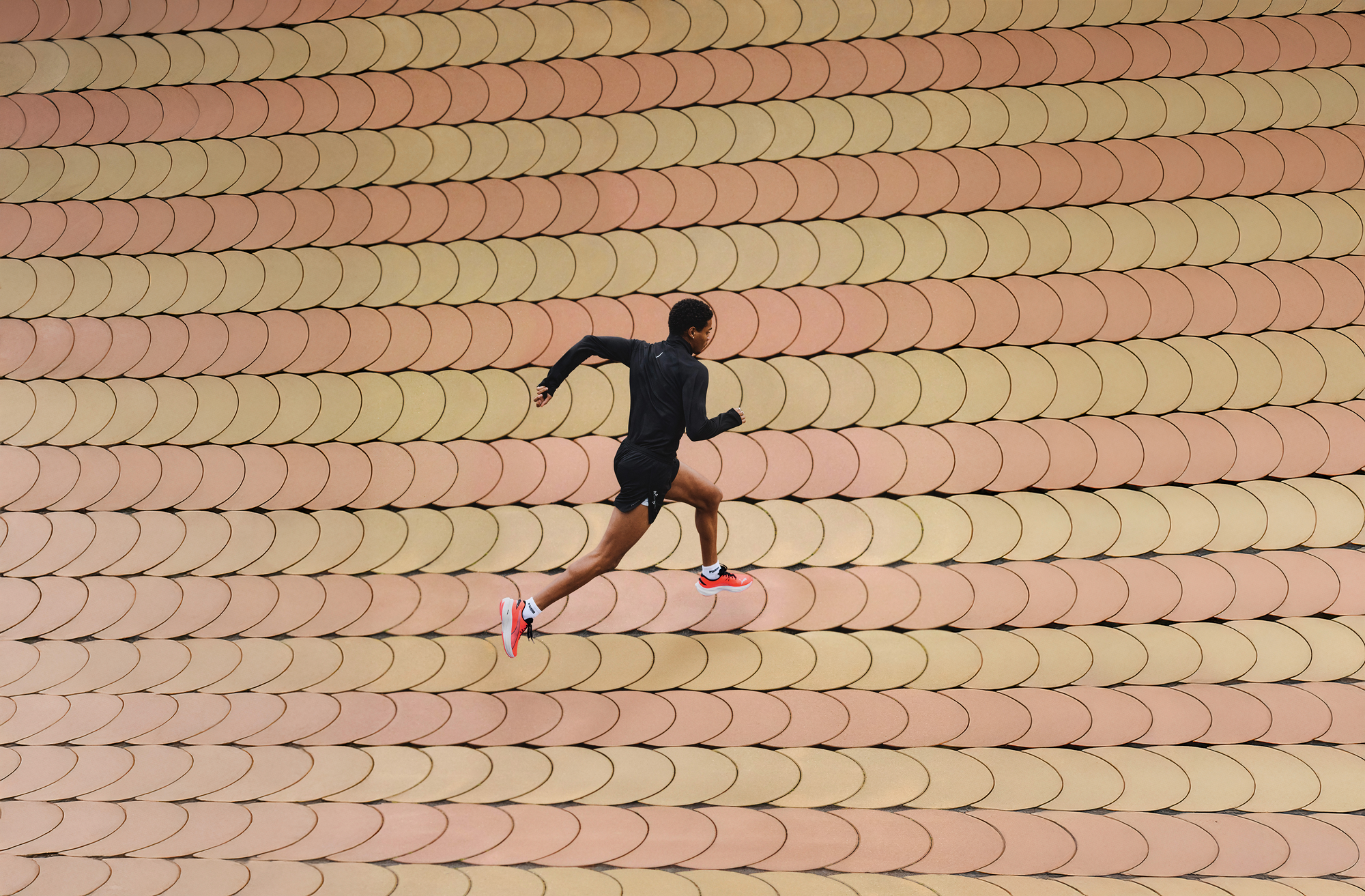 LOW RES 2000x2000-25SS_BR_Brand-Campaign-Running_KV_03_RGB_Ext